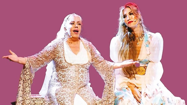 "7 Kocalı Hürmüz" müzikali, 10 yıl aradan sonra yeniden seyirciyle buluştu ve kadrosuyla büyük ilgi topladı.