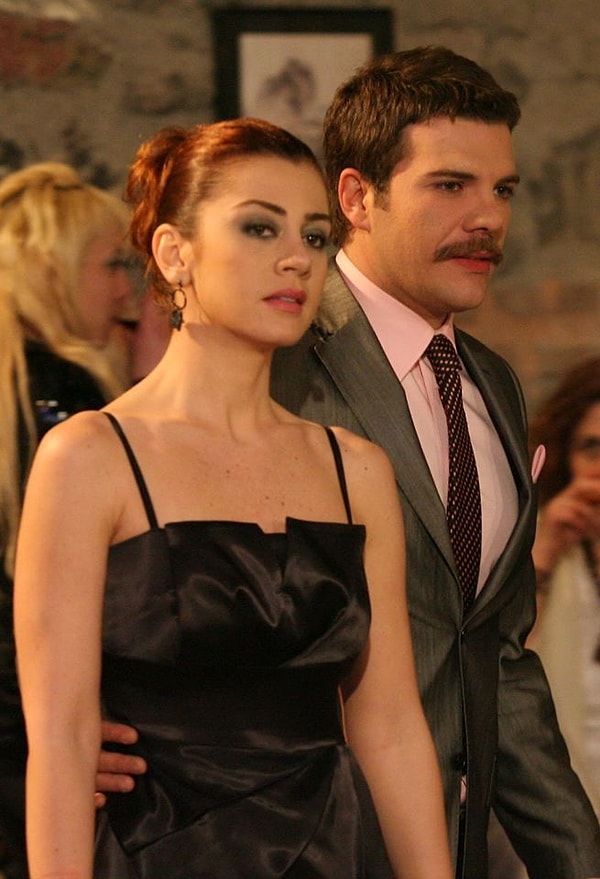 2006 yılında yayınlanan Yaprak Dökümü dizisini mutlaka izlemişsinizdir.