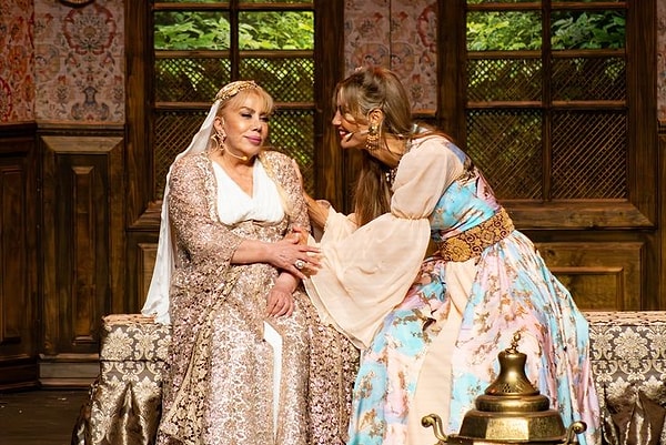 Mine Koşan yapımcıya "Siz benim meslek hayatımı yok edemezsiniz! Beni ucuzlatmaya çalışıyorsunuz" diyerek isyan etti.