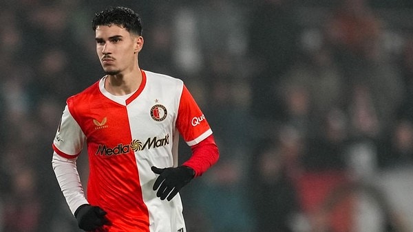 Genç futbolcu kritik bir dakikada babası tarafından sahaya sürüldü.