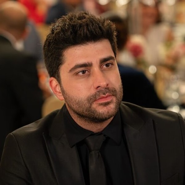 Show TV'nin ilgiyle izlenen dizisi Kızılcık Şerbeti'nden kaos eksik olmuyor.