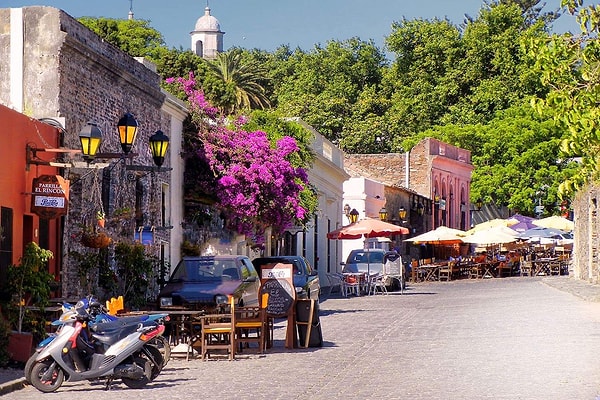 Colonia del Sacramento, UNESCO korumasındaki atmosferiyle Uruguay’ın en tarihi şehirlerinden biri.