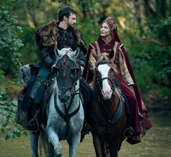 ATV ekranlarında yayınlanan Kuruluş Orhan, oyuncu kadrosu ve başrolündeki Mert Yazıcıoğlu ile reyting rekorları kırmaya devam ediyor.