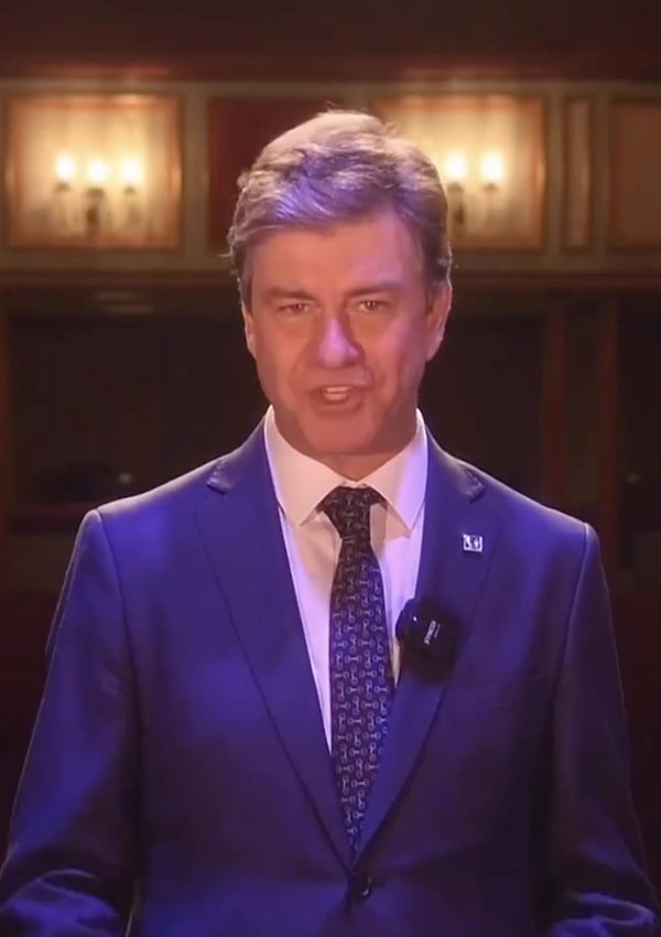 Uzun süredir ekranlarda görünmeyen Devlet Opera ve Balesi Genel Müdürü Tan Sağtürk, son haliyle de dikkat çekti.