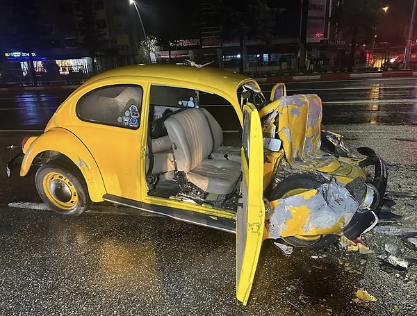 İhbar üzerine olay yerine çok sayıda sağlık ekibi yönlendirildi.