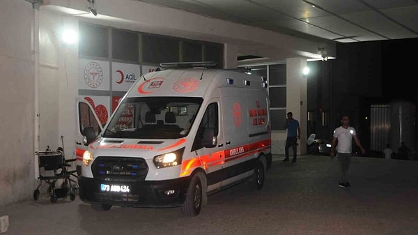 Şırnak'ın Cizre ilçesinde dört arkadaşın yedikleri pizzadan zehirlendikleri iddia edildi.