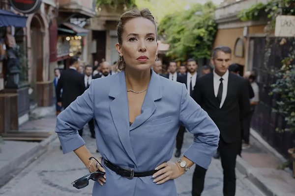 Birsen Altuntaş Esra Ronabar’ın diziden ayrılacağını açıkladı.