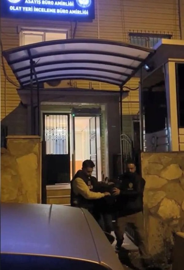 Altıncılar kuyumcuda bozdurulmuş.