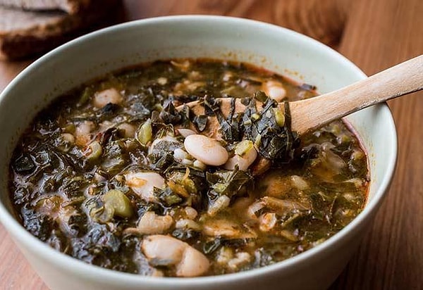 4. Karadeniz'den Karalahana Çorbası