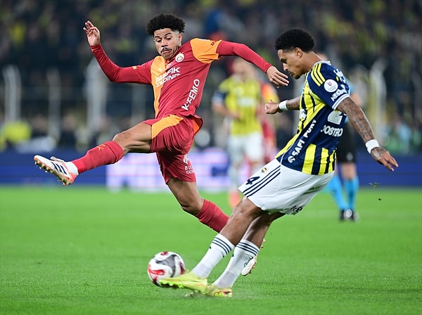 Maçta ilk sarı kart 36.dakikada geldi.