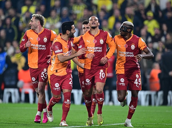 İlk yarıyı Galatasaray 1-0 önde kapattı.