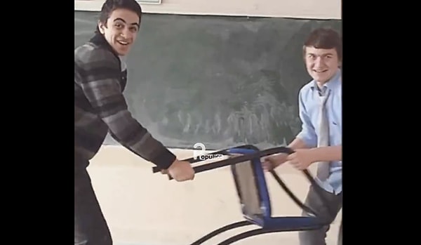 "Ergenlik bizim için sadece bir dönem değil, birlikte büyüdüğümüz bir evdi."