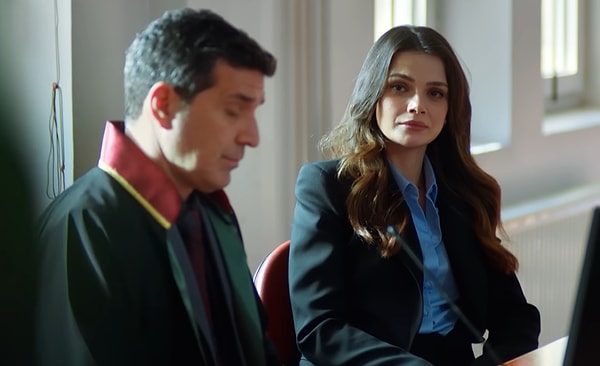 Hepimizi çok üzen boşanma sahnesinde Alya’nın kombininin nereden olduğunu tabii ki merak ettik. Bu şık kombin Muse For All markasından!