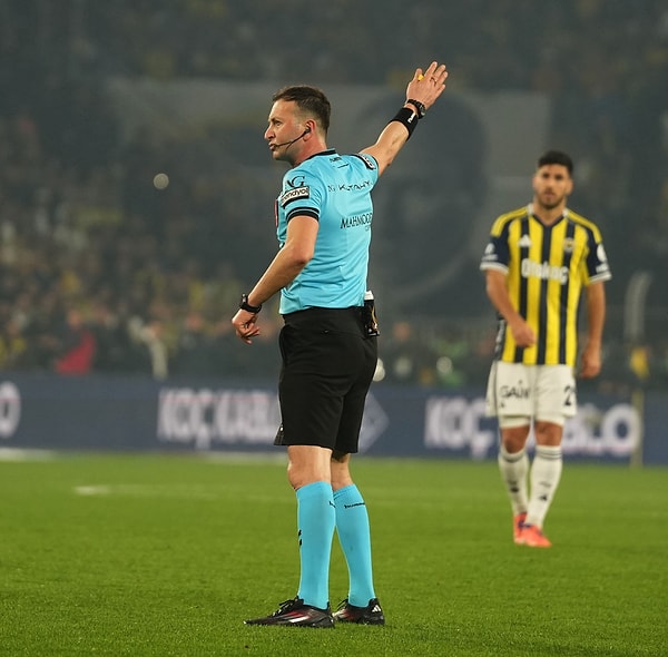 Galatasaray ile Fenerbahçe arasında oynanan derbide puanlar paylaşılmıştı.