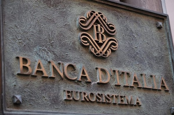 İtalya Merkez Bankası (Banca d'Italia) kasasında 2.452 ton altın rezervi mevcut.