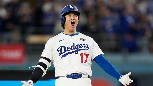9. Shohei Ohtani (Beyzbol - Japonya) - 102.5 Milyon Dolar