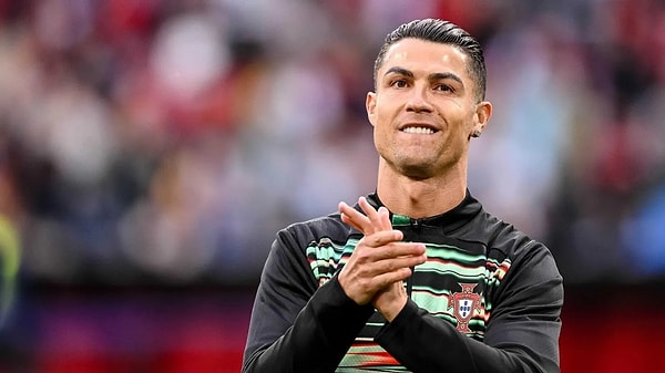 1. Cristiano Ronaldo (Futbol - Portekiz) - 275 Milyon Dolar