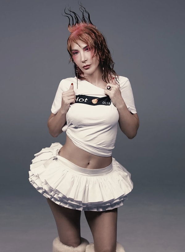 Today, Hande Yener has once again managed to grace our presence with a hairdo that's truly "unlike anything we've seen before".