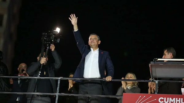 CHP Genel Başkanı Özgür Özel, İstanbul Güngören’de düzenlenen mitingde asgari ücret ile ilgili açıklamalarda bulundu.