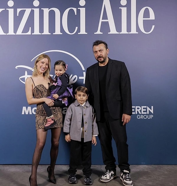 Altı yıllık evliliklerinde ilk kez aynı dizide rol alan Hazal Kaya ve Ali Atay’ın galadaki enerjisi de dikkat çekmişti.