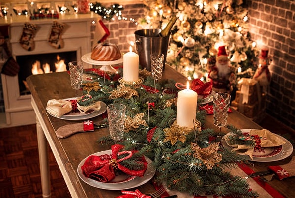 2. Çam dalları ile doğallık katın.