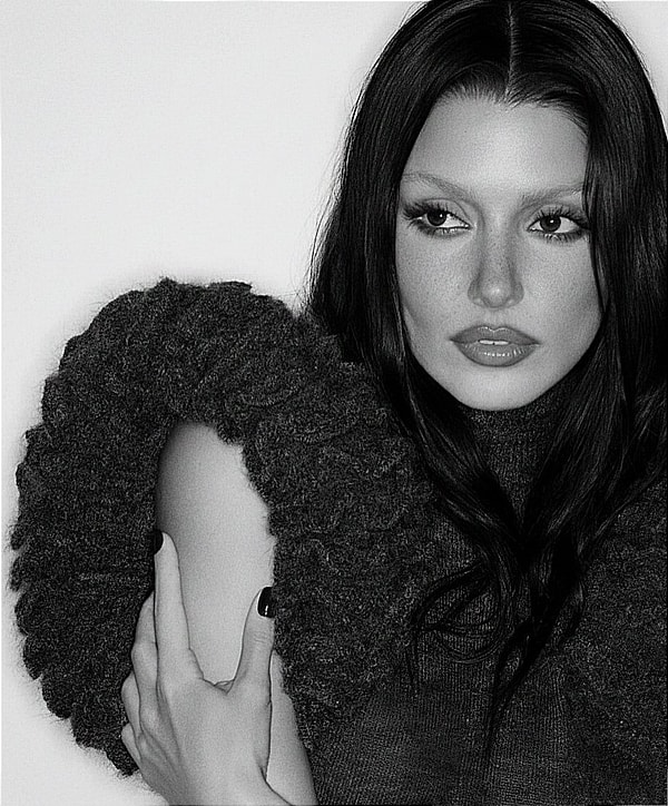 This year, Hande Erçel made waves not only with her projects, but also with her visibility on the international fashion scene.