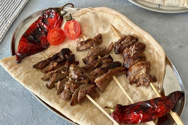 Geçmiş yıllarda olduğu gibi bu yıl da üst sıralardaki yerini koruyan Türk mutfağı, 4.49 puanla dünyanın en iyi 7. mutfağı olarak listeye girdi.