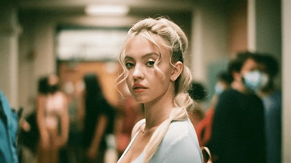 Levinson ayrıca Cassie ile Nate’in ilişkilerinin sürdüğünü ve bu kez büyük bir düğün hazırlığı göreceğimizi açıkladı.