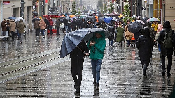 Meteoroloji Genel Müdürlüğü, 7 Aralık Pazar günü İstanbul için sarı kodlu yağış uyarısı yayınlamıştı.
