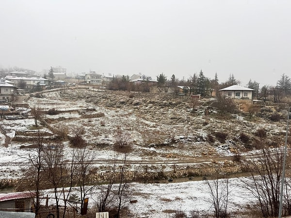 Türkiye'yi etkisi altına alan soğuk ve yağışlı hava Adana'da da cumartesi gününden bu yana etkili oluyor.