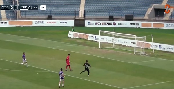 Türkiye’de hakemlerin, futbolcuların ve yöneticilerin karıştığı bahis skandalının yankıları sürüyor.