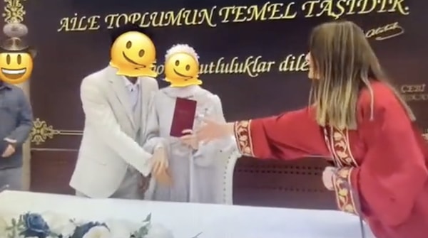 Kıskançlık ilişkiyi zehirleyen bir unsur olabilir.