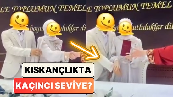 Bir Kadın Nikahta Eşinin Elini Sıkmak İsteyen Kadın Nikah Memuruna İzin Vermedi