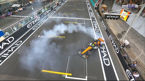 Kafa kafaya geçen şampiyonluk mücadelesinde hata yapmayan Norris zaferi elde etti.