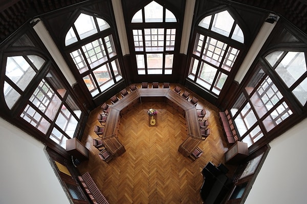 Olay "darp" olarak basına yansımış, basında "kız meselesi" başlığıyla konu olmuştu.