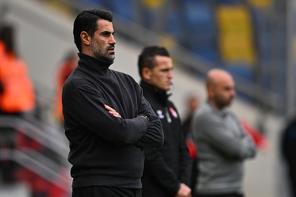 Maç oynanırken istifa haberi geldi.