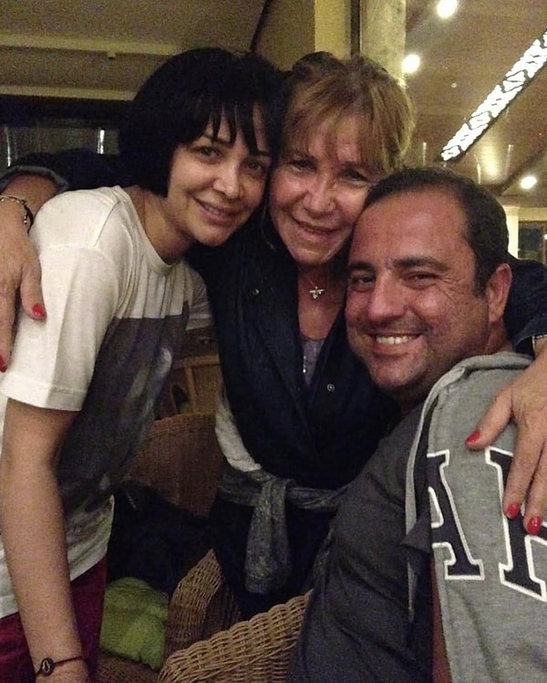 Ardından da sessizliğe gömülmüştü, ta ki geçtiğimiz saatlere kadar...