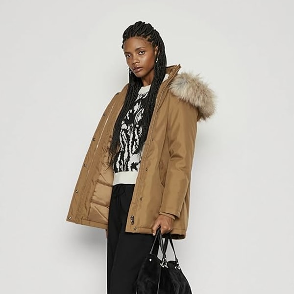 ONLY’nin ONLNEWKATY Parka modeli, soğuk kış günlerinde tarzınızı tamamlayan harika bir seçenek!