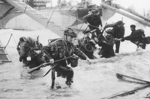 10. 2. Dünya Savaşı sırasında “Normandiya Çıkarması” hangi yıl gerçekleşmiştir?