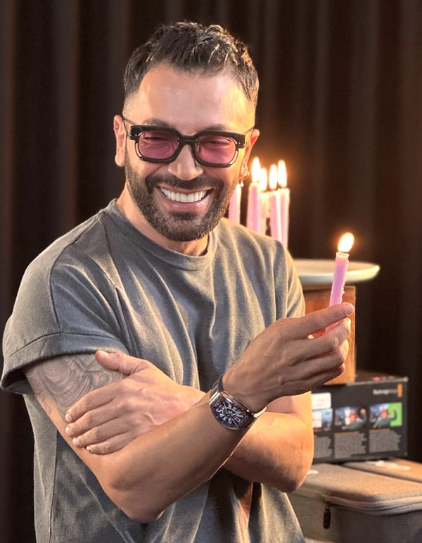 You're undoubtedly familiar with personal development expert Aşkım Kapışmak, who frequently makes headlines with his commentary on male-female relationships.