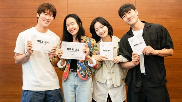 12 bölümden oluşan yapım, izleyiciyi sürekli tetikte tutan atmosferiyle dikkat çekiyor.