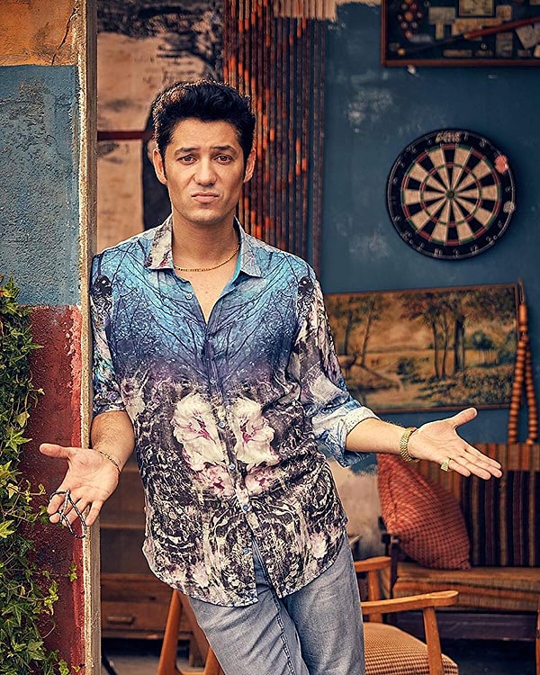 Dizinin son bölümlerine doğru Okan karakterinin sahneleri azaldı.