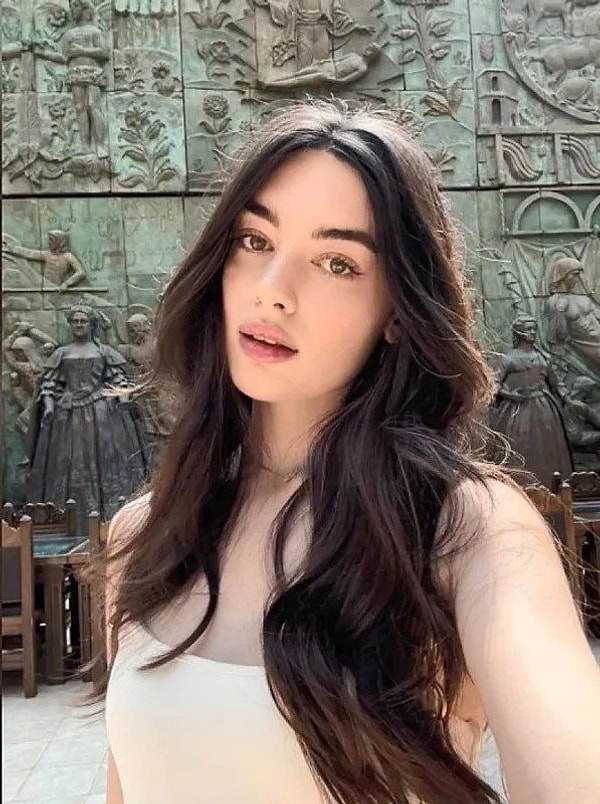 İstanbul’a tatil için gelen 25 yaşındaki Rus turist Maria Avdienko, bir iş insanının doğum günü partisinde 2022 Türkiye Güzeli ve milli kick boksçu Büşra Karakaş tarafından darp edildiğini iddia ederek savcılığa başvurdu.