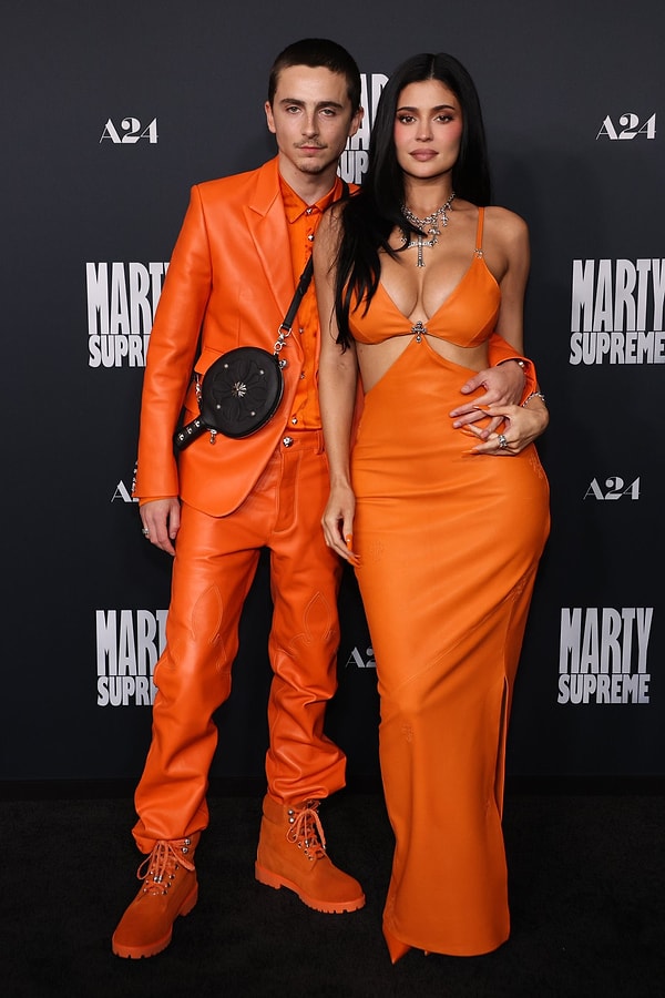 Marty Supreme’in Los Angeles galasına yan yana katılan Kylie Jenner ve Timothee Chalamet'in o kareleri gündeme oturdu.