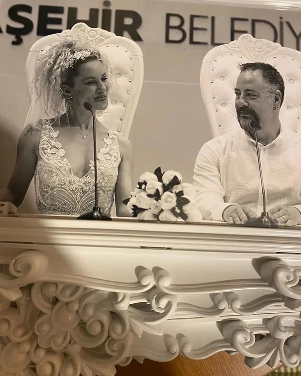 16 Mayıs'ta sosyal medya hesabında düğün fotoğrafları paylaşan Yıldız Asyalı, iş insanı Mustafa Semih Demirci'yle evlendiğini duyurmuştu.