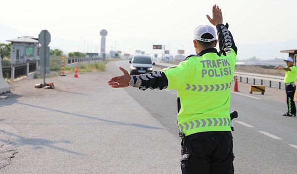 Bayramda hız tespiti için kurulan radarlar.