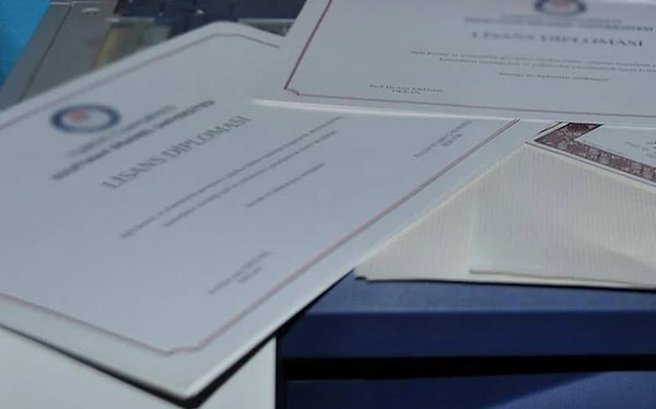 Sahte diploma skandalı çok konuşuldu.