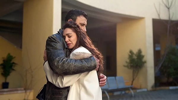 Sahra Şaş ve Alper Çankaya - Uzak Şehir