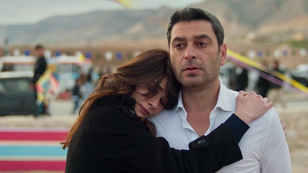 Sinem Ünsal ve Ozan Akbaba - Uzak Şehir