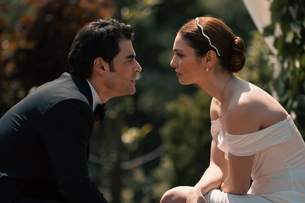 Serra Arıtürk ve Akın Akınözü - Veliaht